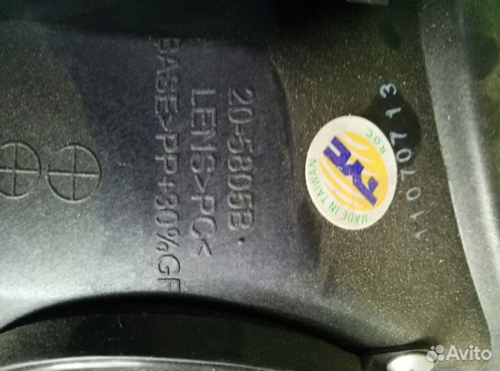 Фара правая Chrysler 300M 2001