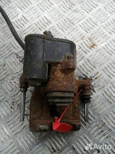 Суппорт задний левый Volkswagen Tiguan 5N1 1.4