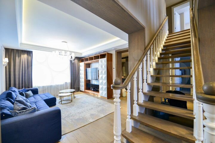 Коттедж 255 м² на участке 6 сот.