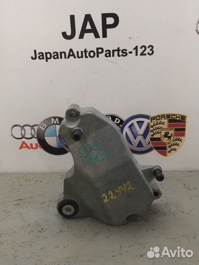 Кронштейн двигателя правый Mercedes-Benz B-180