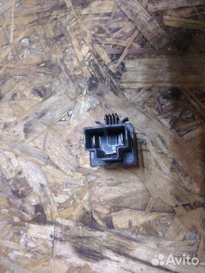 Реле поворотов Nissan 2573141B00