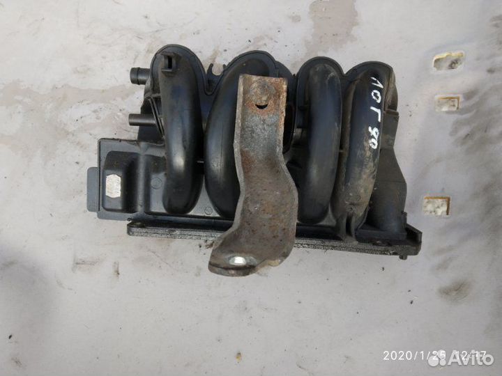 Коллектор впускной Renault Logan 1.6