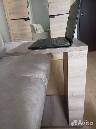 Столик придиванный новый