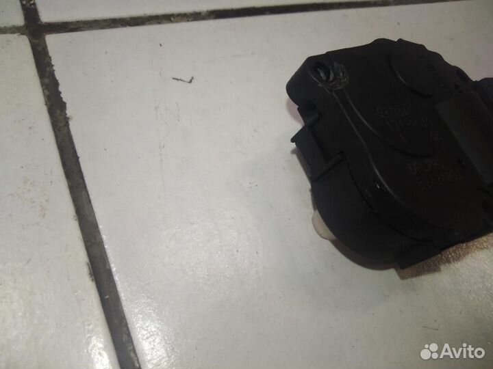 Сервопривод заслонок печки Volkswagen Touareg 2 NF