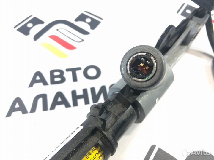 Ответная часть ремня безопасности передняя левая