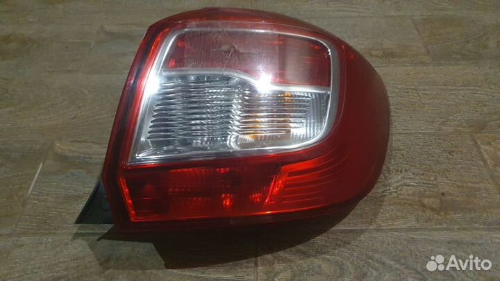 Фонарь задний правый Sandero 2014