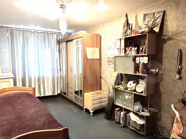 4-к. квартира, 76 м², 1/10 эт.