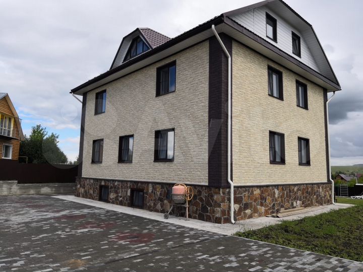 Дом 386,7 м² на участке 14 сот.