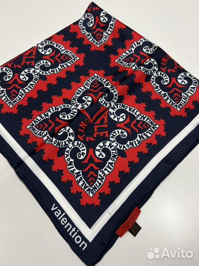 Шелковый платок Valentino