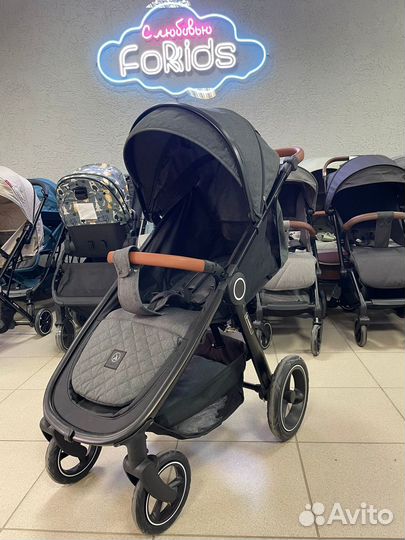 Коляска прогулочная Coletto Joggy(надувные колеса)