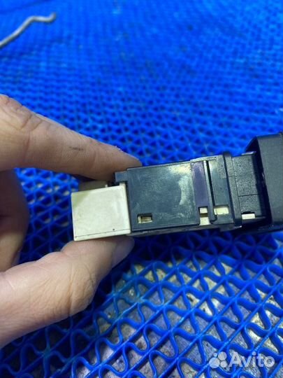 Кнопка обогрева заднего стекла Nissan Primera P11