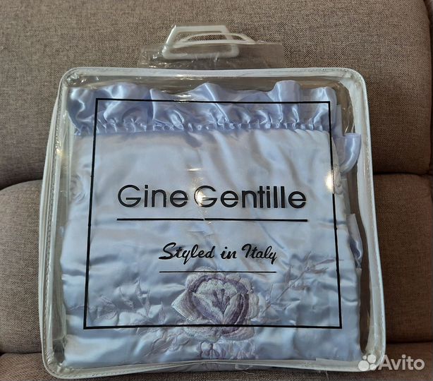 2декоративные наволочки 50х70, атласные,с вышивкой