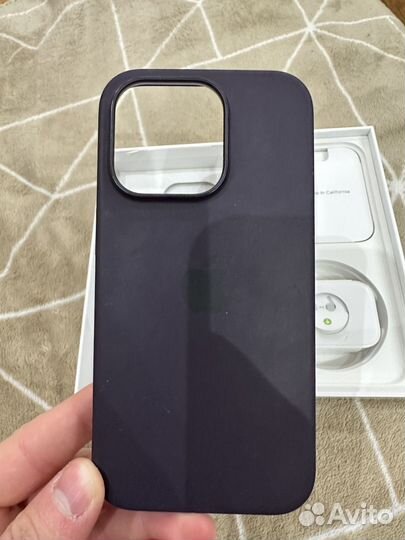 Оригинальный силиконовый чехол на iPhone 14 Pro