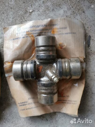 Крестовина карданного вала с сальником и подшипник