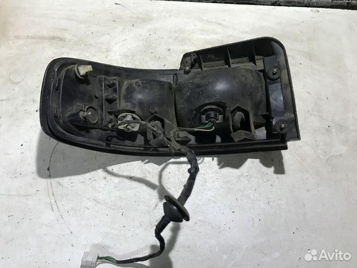 Фонарь наружный правый Toyota Camry 10