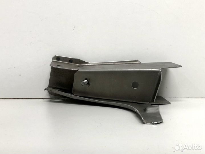 Кронштейн реактивной тяги LADA 2107 1982-2012