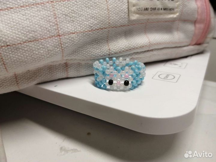 Украшение, фигурки из бисера