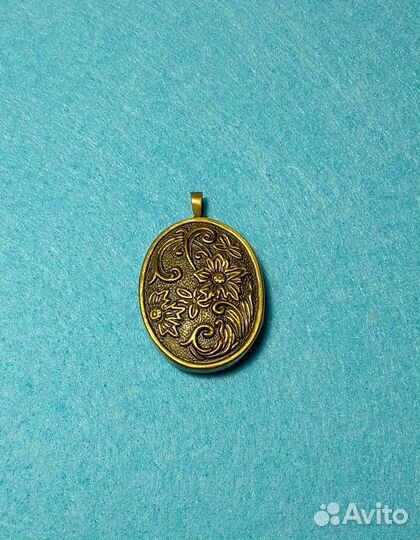 Винтажный медальон овальной формы
