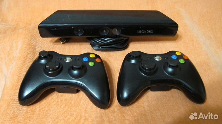 Xbox 360 slim freeboot + 2 джойстика + кинект