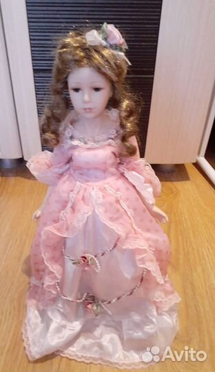 Кукла фарфоровая 40 см