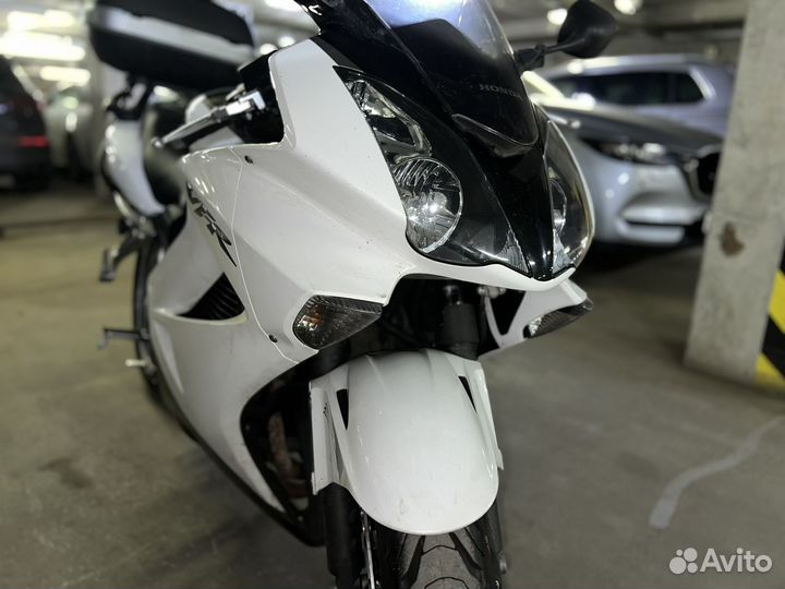 Продам мотоцикл Honda VFR 800
