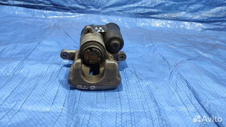 Суппорт тормозной задний правый Volkswagen Passat