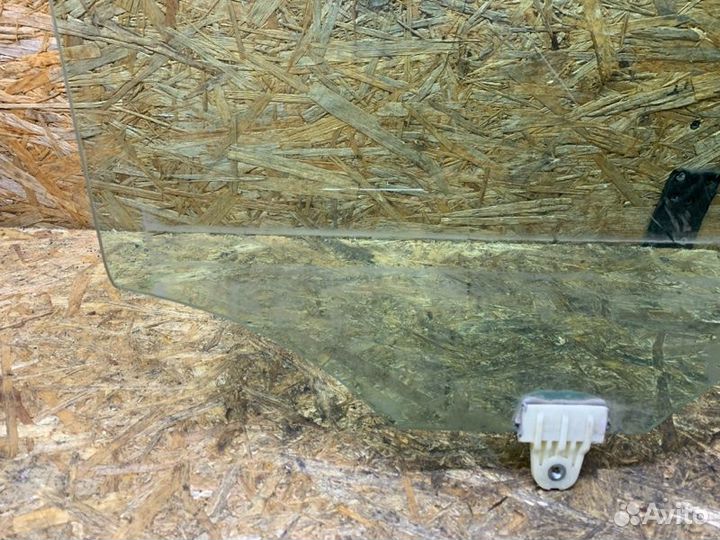 Стекло двери переднее правое Nissan X-Trail T31