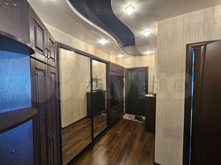 3-к. квартира, 95 м², 8/9 эт.