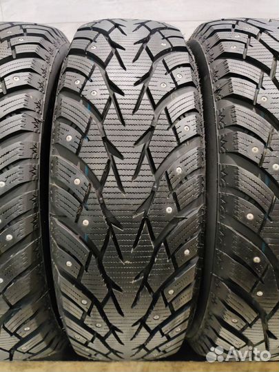 Royal Black Royal Stud 215/65 R16 102T