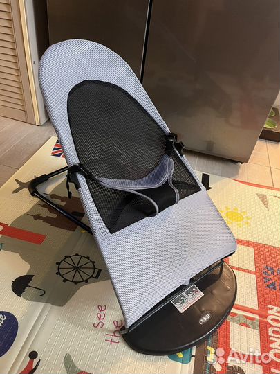 Шезлонг детский с дугой для игрушек