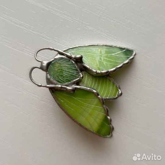 Брошь мотылёк из стекла Тиффани витраж