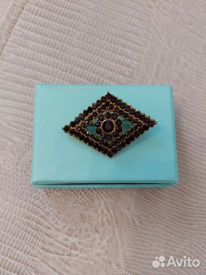 Брошь винтаж гранатовое стекло