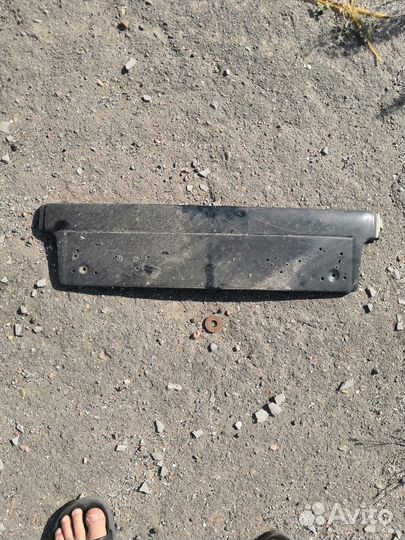 Центральная накладка переднего бампера бма Е65