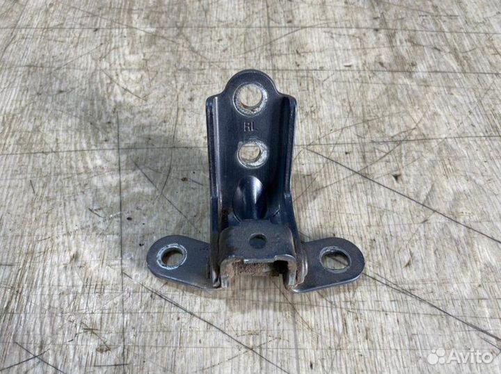 Петля двери задняя левая Hyundai Solaris 2010-2017