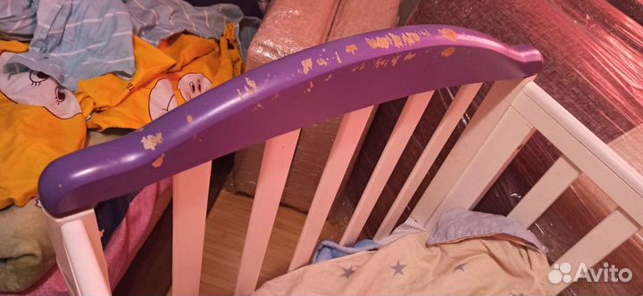 Детская кроватка с маятником и ящиком