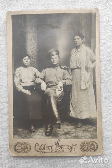 Кабинетные фото белогвардейца. С другом и семьей