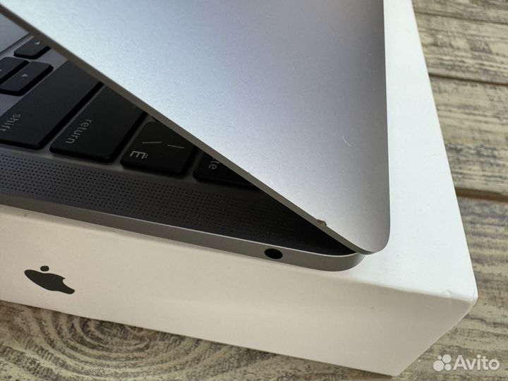 Apple MacBook Air 13 2020 M1 8/256 Gray 14 циклов