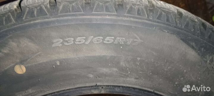 Roadstone Winguard WinSpike SUV 235/65 R17