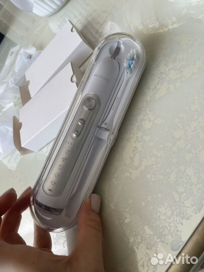 Электрическая зубная щетка Ревилайн RL 010