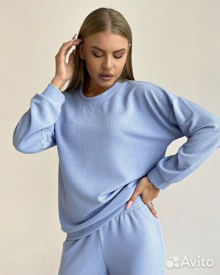 Костюм женский новый 48