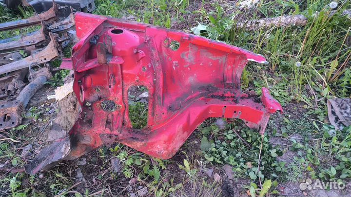 Передний левый лонжерон Audi 80B3