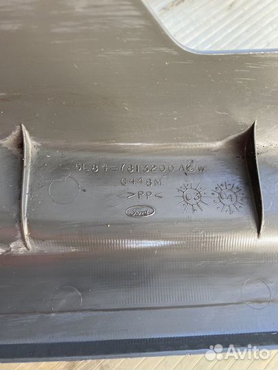 Накладка порога внутренняя передняя правая escape