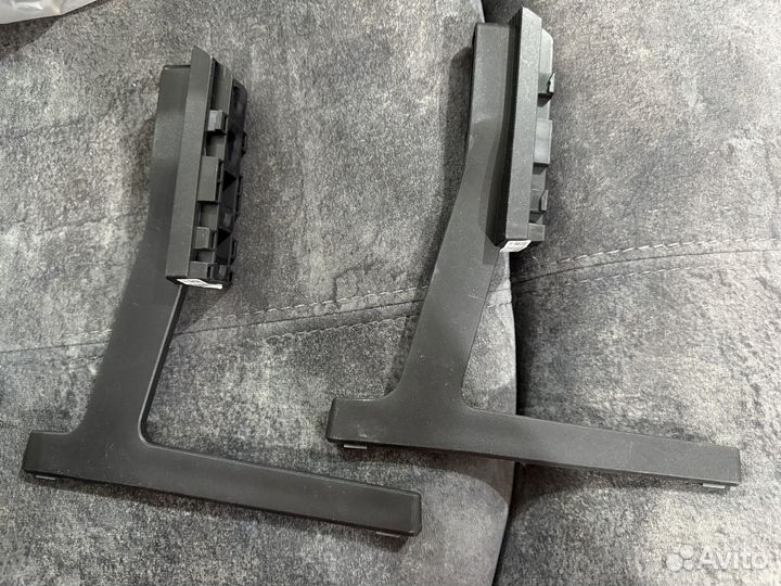 Ножки для телевизора и светильник