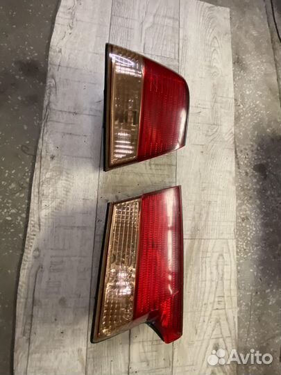 Задние левые стопаки Nissan Sunny