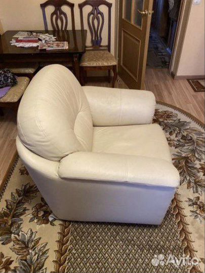 Кожанное кресло