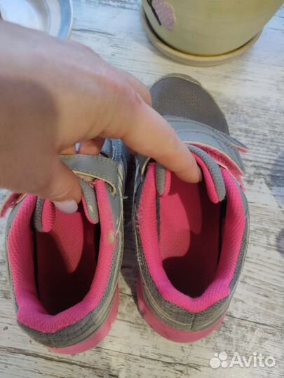 Кроссовки для девочки Adidas 30р
