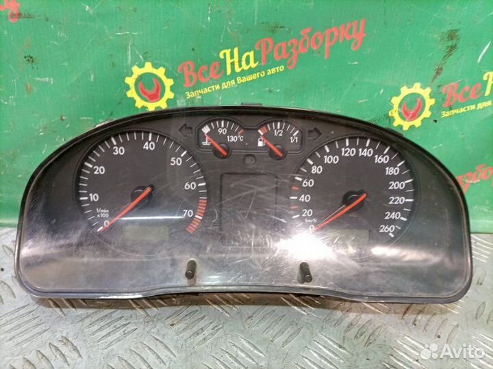 Щиток приборов Volkswagen Passat B5 седан 1.8 1999