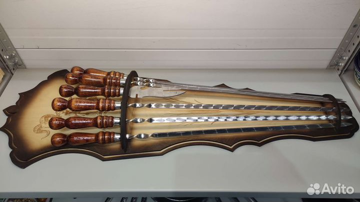 Щит с шампурами настенный