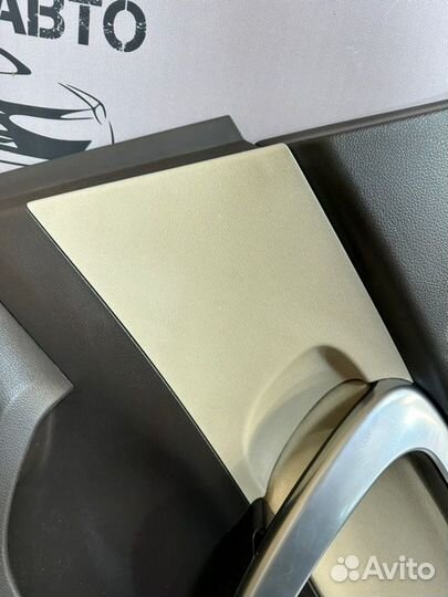 Обшивка двери Opel Insignia седан 2.0 A20NFT 2011