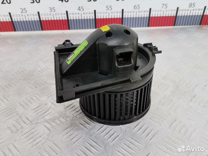 Моторчик печки для Volkswagen Passat 5 8D1819021A